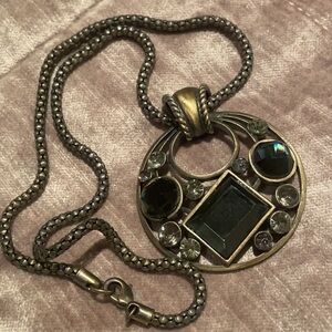 Vintage Medallion Round Pendant Necklace 16”